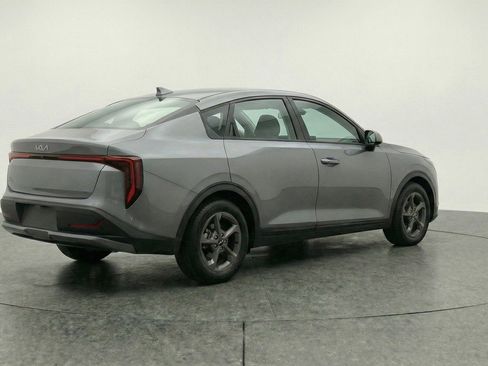 Used 2025 Kia K4 LXS image 9