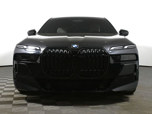Used 2025 BMW 740i xDrive AWD/4WD image 10