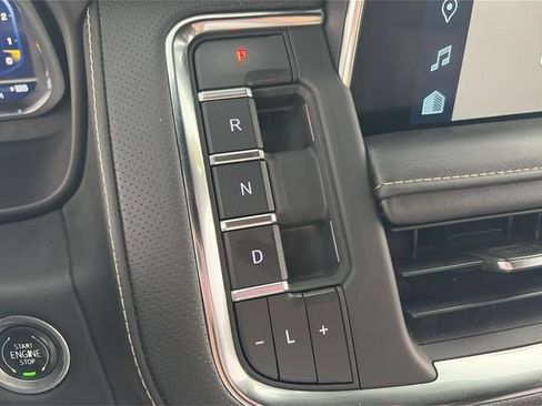 Used 2023 Chevrolet Tahoe Premier AWD/4WD image 29