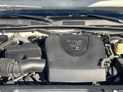 Used 2017 Toyota Tacoma TRD Off-Road image 39