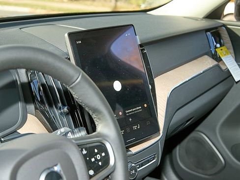 New 2026 Volvo XC60 B5 Plus w/ Protection Package Premier image 17