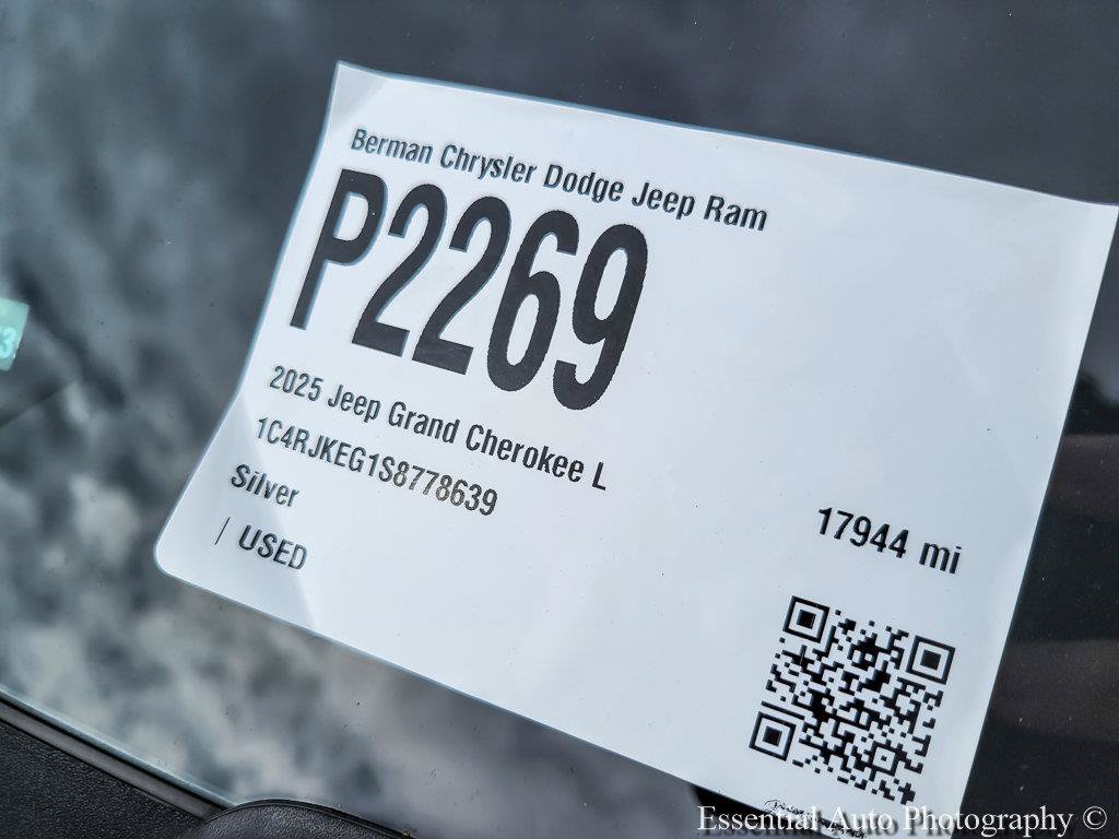 Used 2025 Jeep Grand Cherokee L Summit AWD/4WD image 30