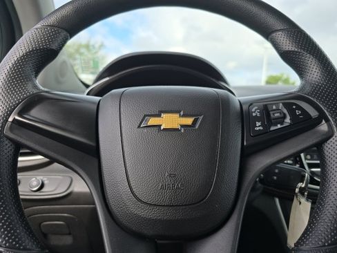 Used 2018 Chevrolet Trax LS image 16