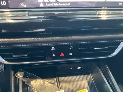 Used 2024 Volkswagen Atlas SE image 15