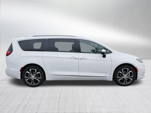 New 2026 Chrysler Pacifica Pinnacle image 8