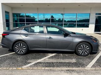 Used 2025 Nissan Altima 2.5 SV FWD video 3