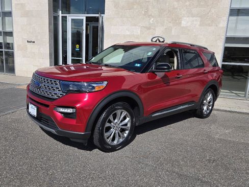 Used 2021 Ford Explorer Limited w/ Equipment Group 301A AWD/4WD image 2