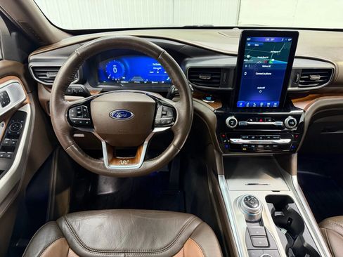 Used 2022 Ford Explorer King Ranch w/ Premium Technology Package image 19