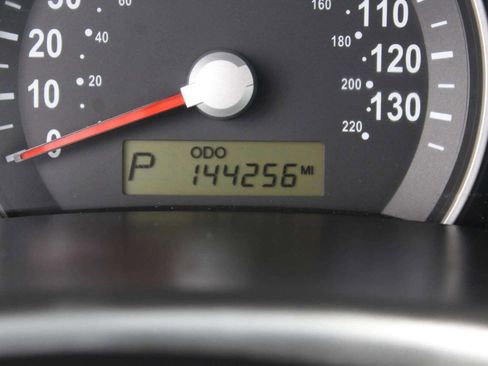 Used 2008 Kia Sedona w/ Convenience Pkg FWD image 11