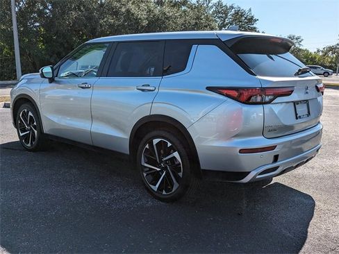 Used 2024 Mitsubishi Outlander SE image 7