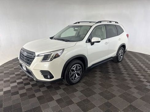 Used 2024 Subaru Forester Premium AWD/4WD image 5