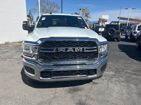 Used 2024 RAM 3500 Tradesman w/ Chrome Appearance Group image 9