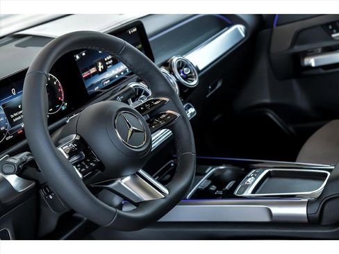 Certified 2025 Mercedes-Benz GLB 250 GLB 250 4MATIC image 16