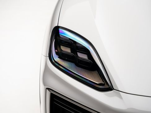 Used 2025 Porsche Cayenne Turbo image 11