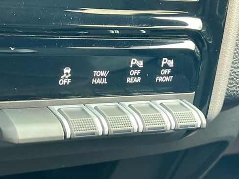 Used 2025 RAM 2500 Big Horn AWD/4WD image 31