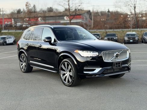 Used 2025 Volvo XC90 T8 Ultra w/ Lounge Package image 9