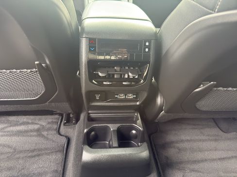 Used 2025 Jeep Grand Cherokee L Altitude AWD/4WD image 31