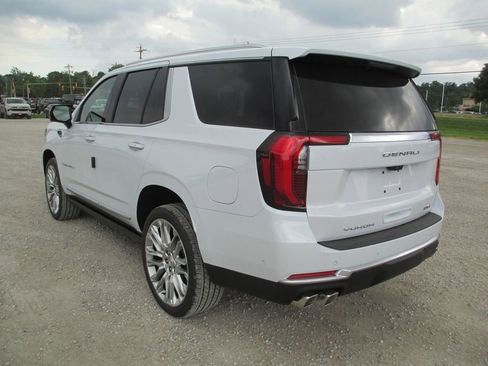 New 2026 GMC Yukon Denali w/ Denali Reserve Package AWD/4WD image 6