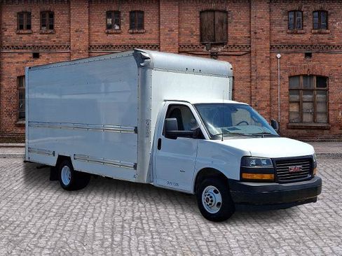 Used 2021 GMC Savana 3500 Extended w/ Power Convenience Package RWD image 3