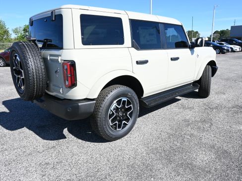 New 2026 Ford Bronco Outer Banks AWD/4WD image 3
