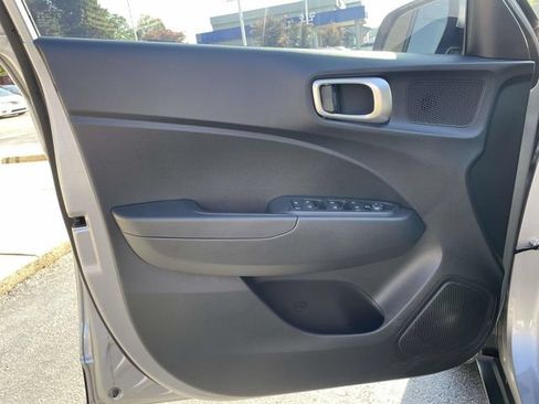 Used 2026 Hyundai Venue SE FWD image 14
