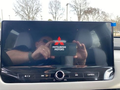 New 2025 Mitsubishi Outlander SE image 27