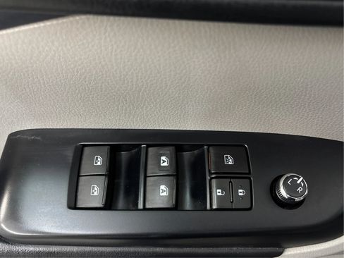 Used 2019 Toyota Highlander XLE AWD/4WD image 40
