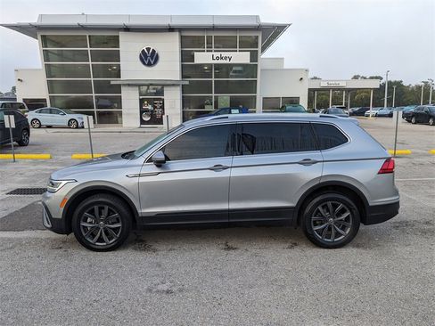 Certified 2023 Volkswagen Tiguan SE image 5