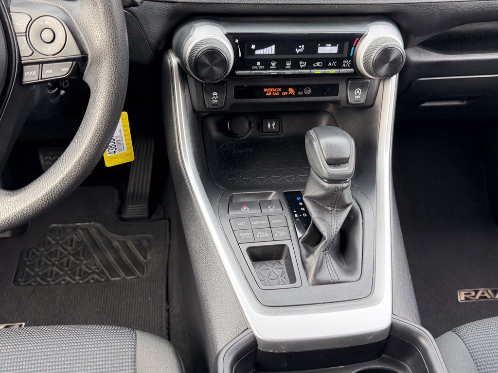 Used 2019 Toyota RAV4 LE w/ Carpet Mat Package AWD/4WD image 20