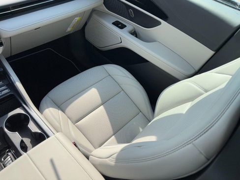 New 2026 Lincoln Nautilus Premier AWD/4WD image 14