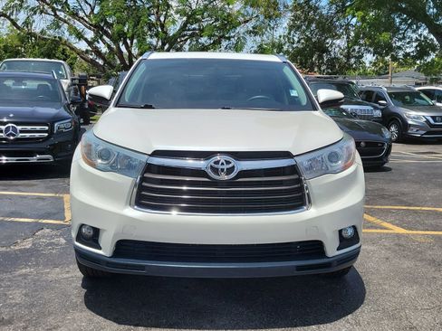 Used 2015 Toyota Highlander XLE FWD image 2
