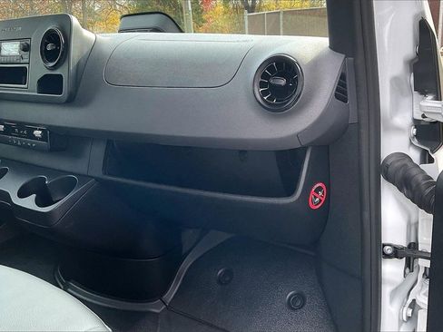 Used 2025 Mercedes-Benz Sprinter 2500 image 15