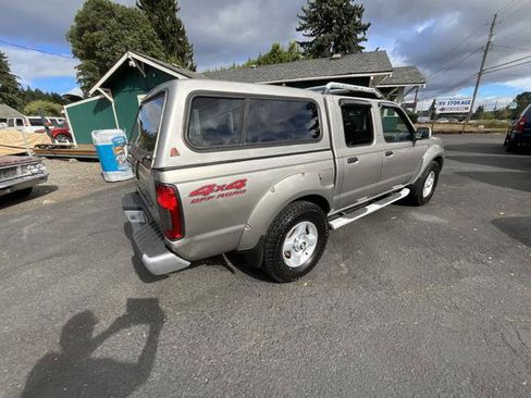 Used 2001 Nissan Frontier SE AWD/4WD image 4