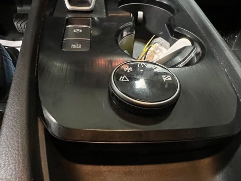 Used 2024 Nissan Rogue SV image 26