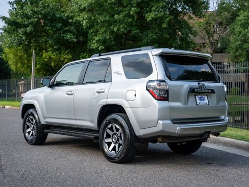 Used 2020 Toyota 4Runner TRD Off-Road AWD/4WD image 8