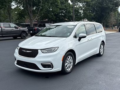 Used 2023 Chrysler Pacifica Touring-L