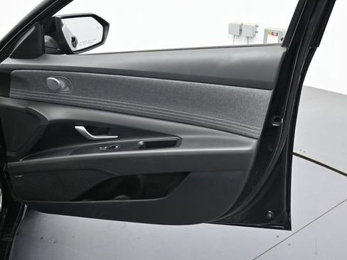 Used 2025 Hyundai Elantra Limited FWD image 28