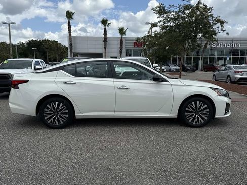 Used 2025 Nissan Altima 2.5 SV FWD image 2
