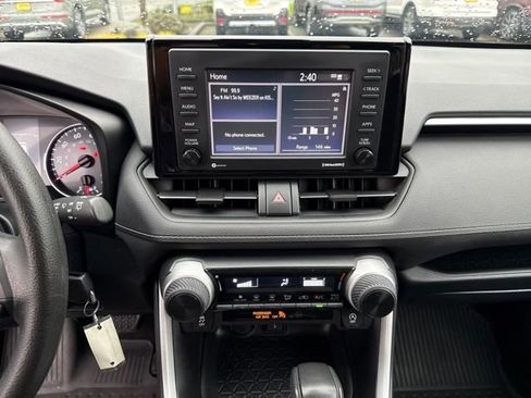 Used 2020 Toyota RAV4 LE image 22