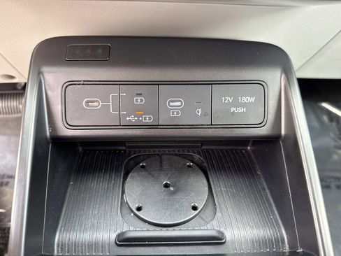 Used 2024 Hyundai Kona Limited image 31
