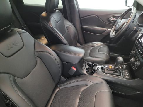 Used 2019 Jeep Cherokee Limited image 21