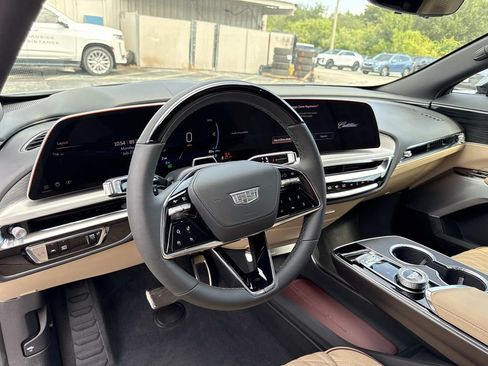 New 2026 Cadillac Lyriq Signature Sport w/ LPO, ONYX Package RWD image 34