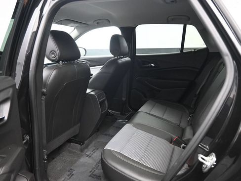 Used 2025 Chevrolet Trax LT FWD image 23