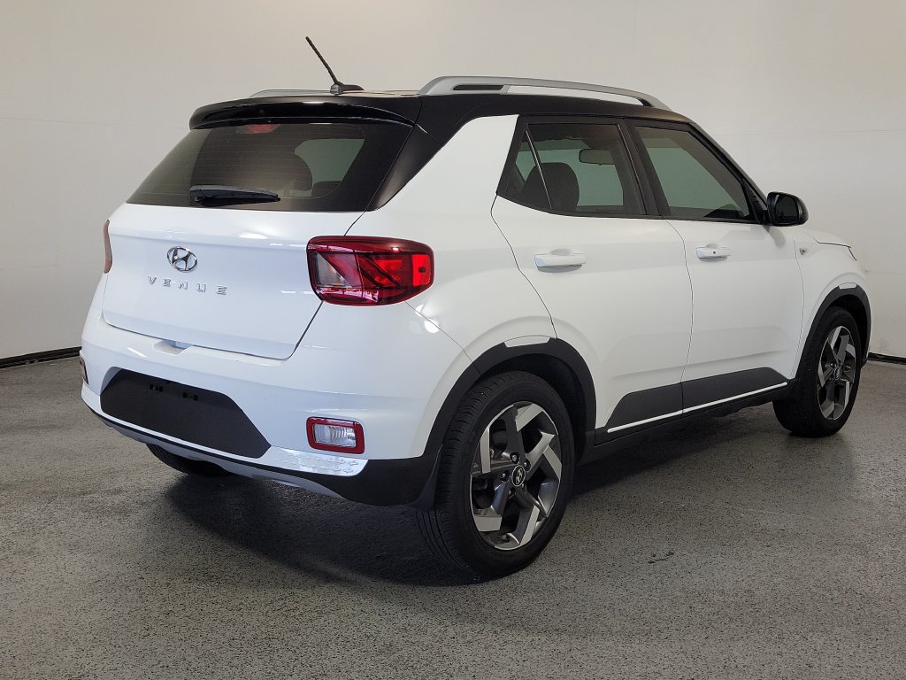 Used 2025 Hyundai Venue Limited FWD image 6