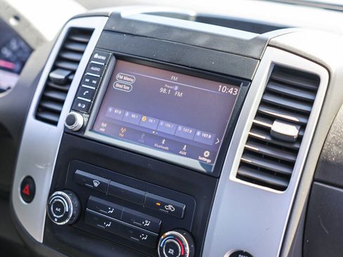 Used 2020 Nissan Frontier SV RWD image 5