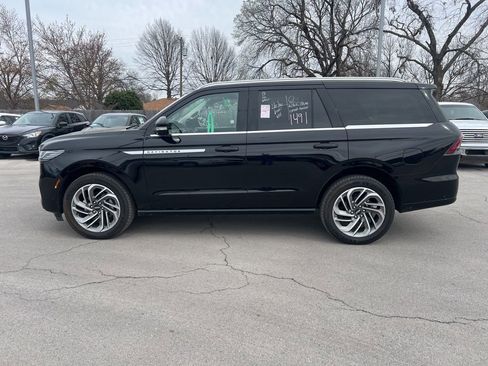 Used 2025 Lincoln Navigator Reserve image 2