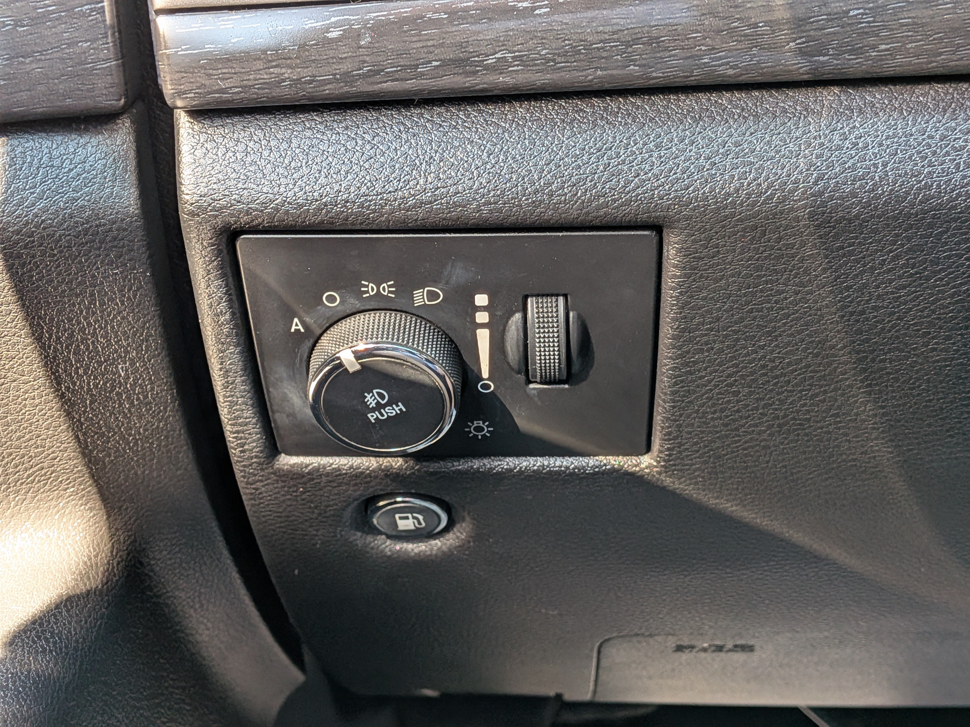 Used 2018 Jeep Grand Cherokee Altitude RWD image 26