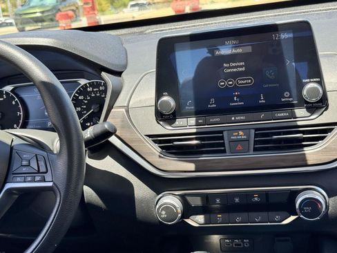 Used 2024 Nissan Altima 2.5 SV FWD image 19