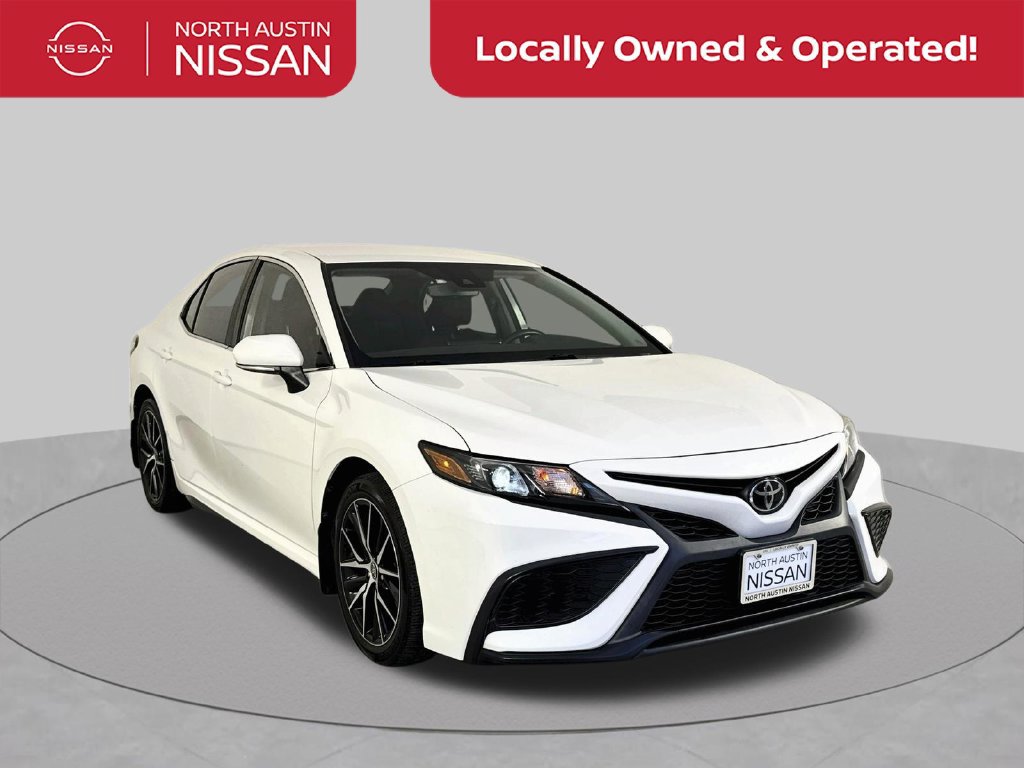 Used 2023 Toyota Camry SE FWD image 1