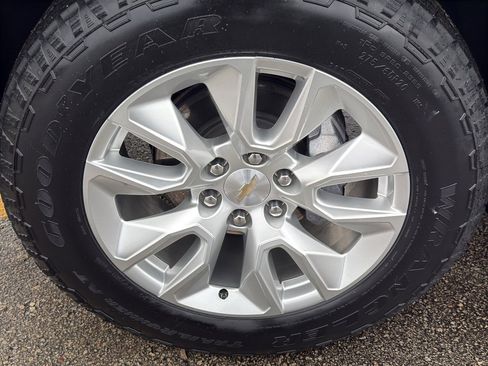 Used 2021 Chevrolet Silverado 1500 Custom w/ LPO, Dark Essentials Package image 11